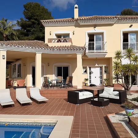 Villa With Pool And Boule Right On Alhaurin Golf